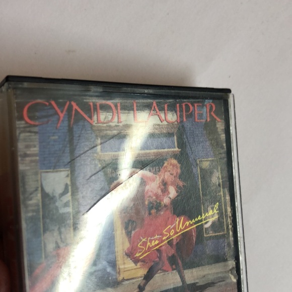 VTG Cassette Cyndi Lauper - She’s so Unusual - Picture 5 of 7